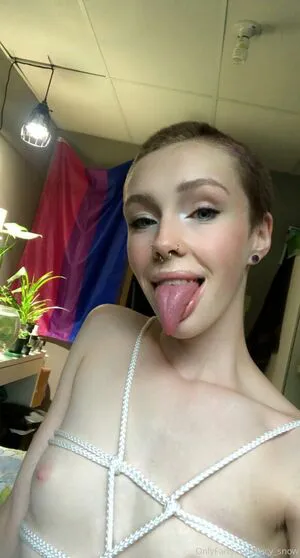 Lucy Snow Thumbnail Picture