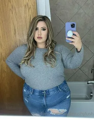 Lushie Lauren Thumbnail Picture