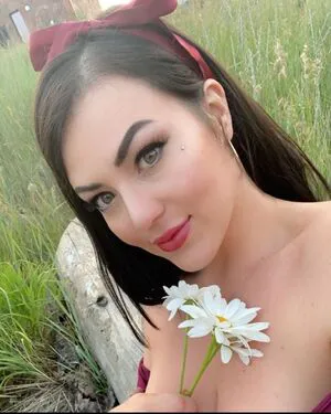 Luxie Zahra Thumbnail Picture