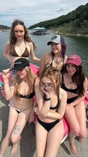 Lyssaurora OnlyFans Leaked Free Thumbnail Picture - #HzBuodFGfx