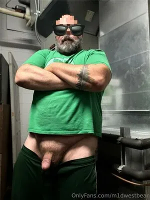 M1dwestbear OnlyFans Leaked Free Thumbnail Picture - #gG7JS6I4c1