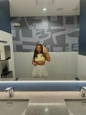Mackenzie Brooke Thumbnail Picture