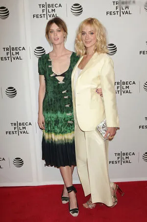 Mackenzie Davis OnlyFans Leaked Free Thumbnail Picture - #HTtBNBvhOT