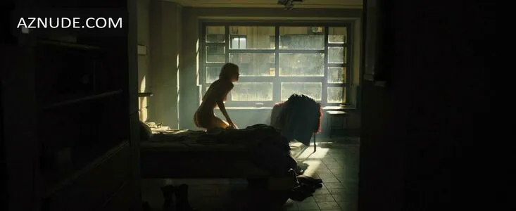 Mackenzie Davis Thumbnail Picture