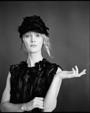 Mackenzie Davis Thumbnail Picture