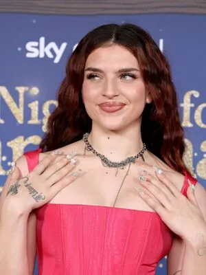 Mae Muller Thumbnail Picture