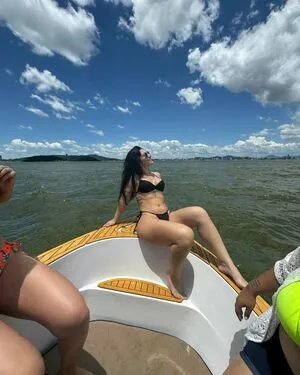 Maira Pedroso Thumbnail Picture