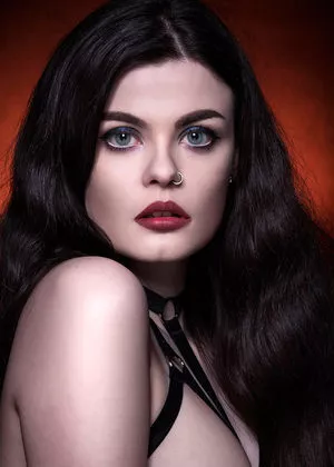 maleficent_model Profile Thumbnail