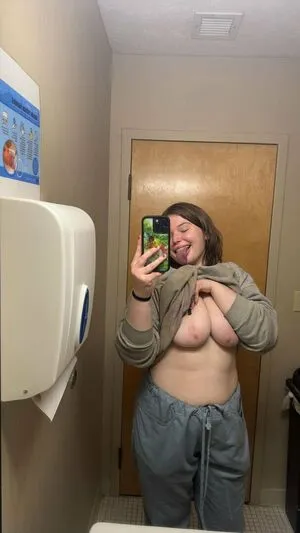 Manda Monroe Thumbnail Picture