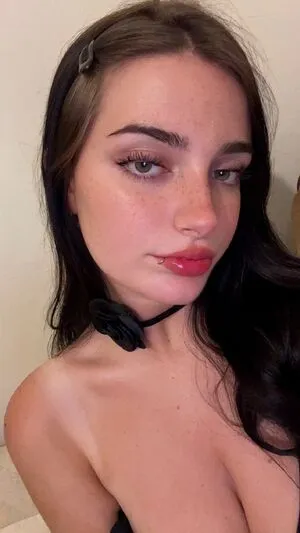 Manuela Calvo Thumbnail Picture