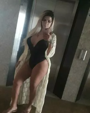 Marcele Lima Thumbnail Picture