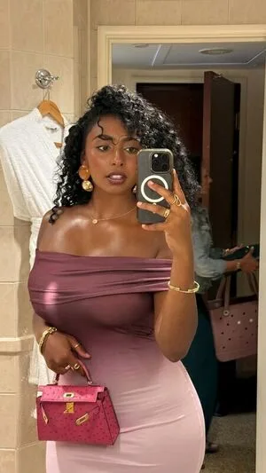 Mariahellie Thumbnail Picture