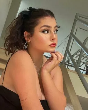 Marisa Groch Thumbnail Picture