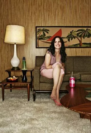 Mary-Louise Parker Profile Thumbnail