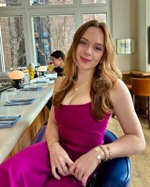 Mary Roach Thumbnail Picture