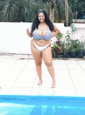 Mayla Coimbra Thumbnail Picture