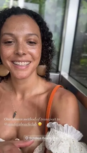 Mecia Simson Thumbnail Picture