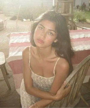 Meeya Dugied Thumbnail Picture