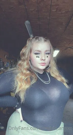 Megan Annxo Thumbnail Picture