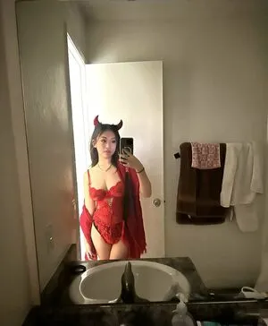 Mei Lee Thumbnail Picture
