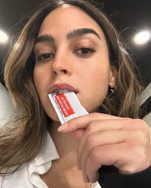 Melissa Barrera Thumbnail Picture