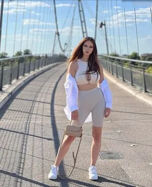 Melissa Krm Thumbnail Picture