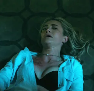 Melissa Roxburgh Thumbnail Picture