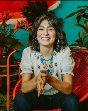 Melissa Villasenor Thumbnail Picture