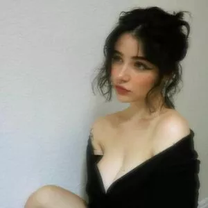 Mia Alvescz Thumbnail Picture