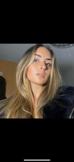 Mia Connell Thumbnail Picture