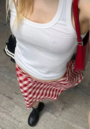 Mia Guethe Thumbnail Picture