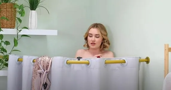 Mia Maples Thumbnail Picture