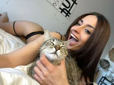Miamaeeee Thumbnail Picture