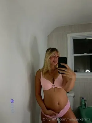 Miaparkerrrrr Thumbnail Picture