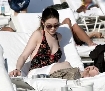 Michelle Trachtenberg Thumbnail Picture