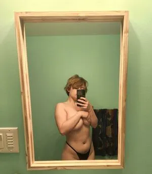 MidnightVulpi Profile Thumbnail