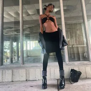 Mila Mars Thumbnail Picture