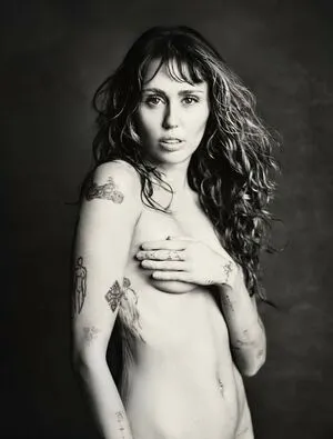Miley Cyrus OnlyFans Leaked Free Thumbnail Picture - #1DdYKMWMb0