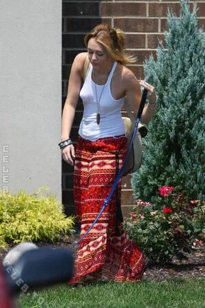 Miley Cyrus OnlyFans Leaked Free Thumbnail Picture - #2Hmb9R5Pyk