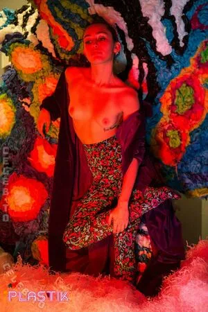 Miley Cyrus OnlyFans Leaked Free Thumbnail Picture - #520l7MWxBi