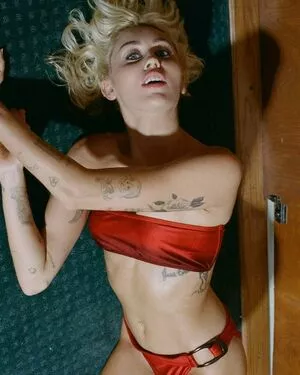 Miley Cyrus OnlyFans Leaked Free Thumbnail Picture - #7JdQBevsyO