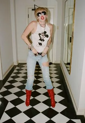 Miley Cyrus OnlyFans Leaked Free Thumbnail Picture - #7R7TCYYmZz