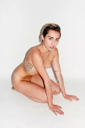 Miley Cyrus OnlyFans Leaked Free Thumbnail Picture - #85mEQ3YVj2