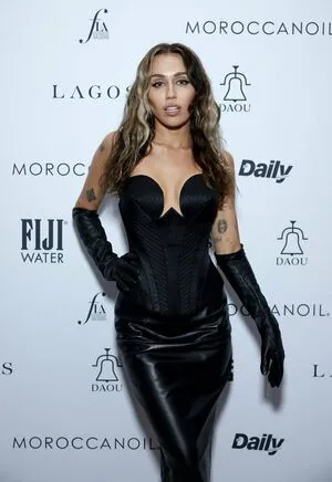 Miley Cyrus OnlyFans Leaked Free Thumbnail Picture - #91nYNJS42d