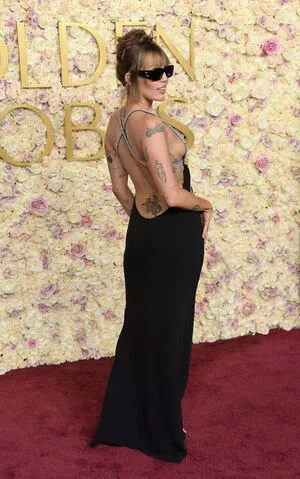 Miley Cyrus OnlyFans Leaked Free Thumbnail Picture - #9IDo2bI891