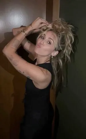 Miley Cyrus OnlyFans Leaked Free Thumbnail Picture - #Bg5In6BdOr
