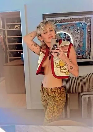 Miley Cyrus OnlyFans Leaked Free Thumbnail Picture - #E1K6AIhFOt
