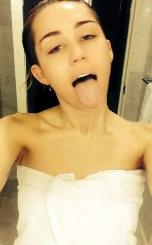 Miley Cyrus OnlyFans Leaked Free Thumbnail Picture - #FHhd36ozfi