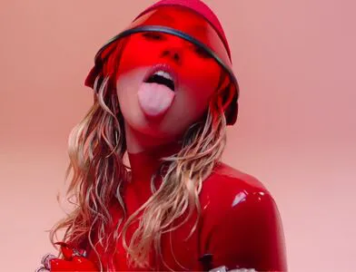 Miley Cyrus OnlyFans Leaked Free Thumbnail Picture - #Ghlt7YXYjV