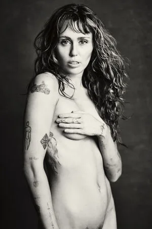 Miley Cyrus OnlyFans Leaked Free Thumbnail Picture - #Pc1mACL3E6